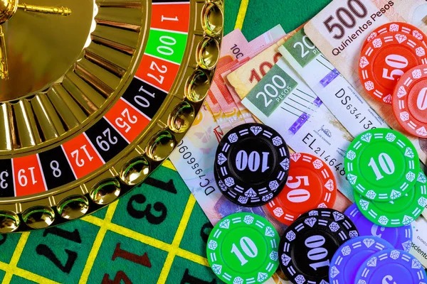 Close-up of Bandar Poker betting controls and hand comparison display on mobile screen